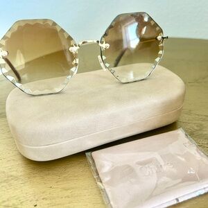 💛🤎CHLOE🤎💯 AUTHENTIC 🤎💛.                 MINT CONDITION GRADIENT SUNGLASSES